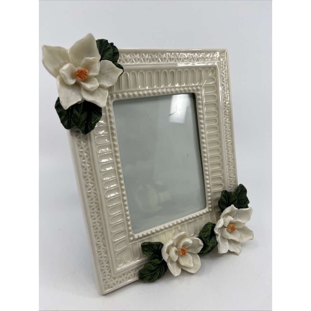 Porcelain Flower 3D Nature Photo Frame 3"x4.5" White Green Foliage Beautiful
